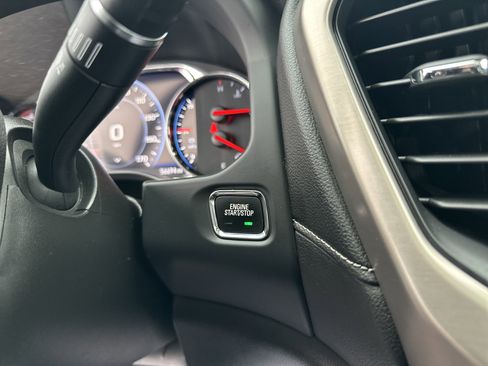 Used 2021 GMC Acadia Denali image 37