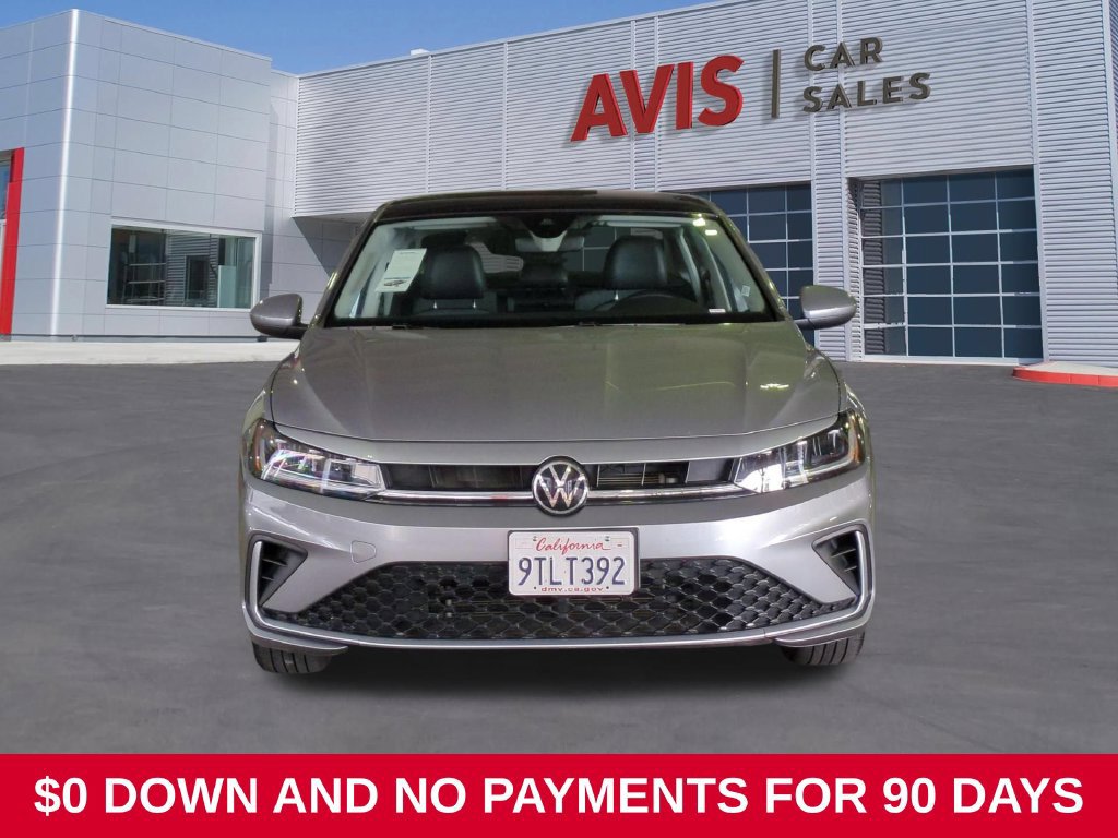 Used 2025 Volkswagen Jetta SE FWD image 2