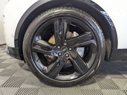 Used 2024 Land Rover Discovery Dynamic SE image 19