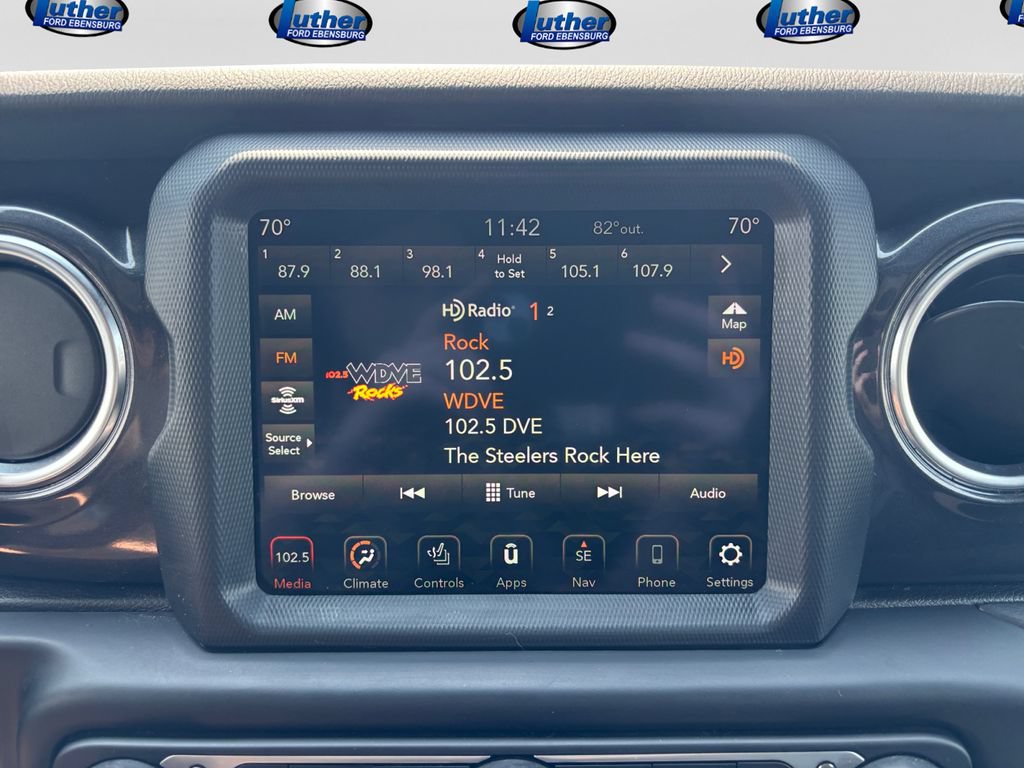 Used 2022 Jeep Wrangler Unlimited Sahara AWD/4WD image 19