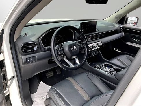 Used 2024 Honda Pilot Touring image 18