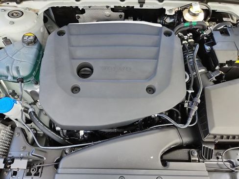 Certified 2026 Volvo XC40 B5 Plus w/ Protection Package Premier AWD/4WD image 19