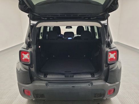 Used 2020 Jeep Renegade Altitude FWD image 29