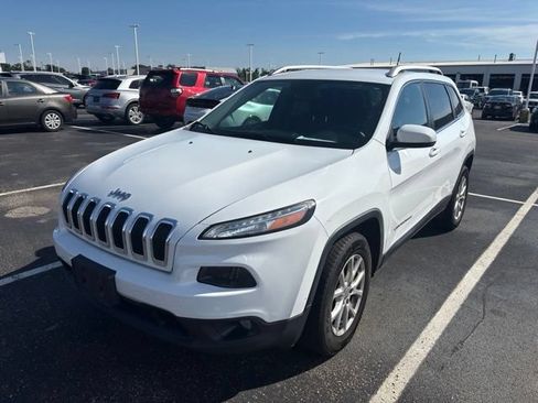 Used 2016 Jeep Cherokee Latitude w/ Safety/Convenience Group AWD/4WD image 3