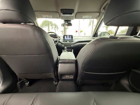 New 2025 Nissan Altima 2.5 SR image 13