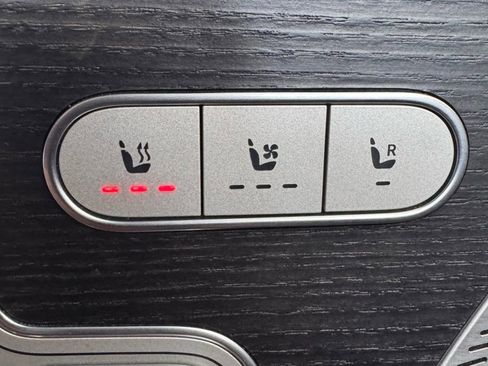 Used 2021 Mercedes-Benz GLE 450 4MATIC image 30