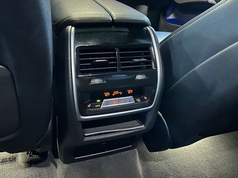 Used 2024 BMW X6 xDrive40i w/ Premium Package image 49