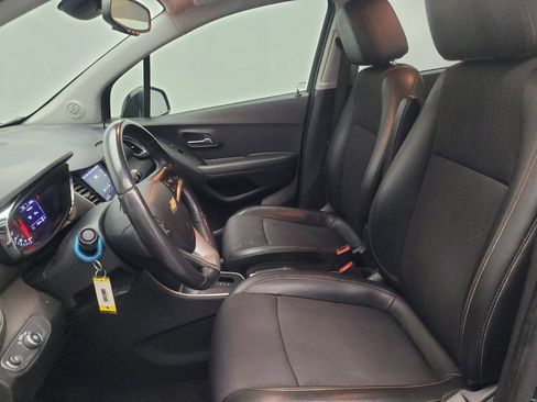 Used 2020 Chevrolet Trax LT w/ LT Convenience Package image 17