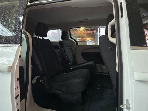 Used 2023 Chrysler Voyager LX FWD image 16