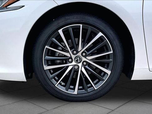 Used 2024 Lexus ES 350 w/ Premium Package FWD image 9