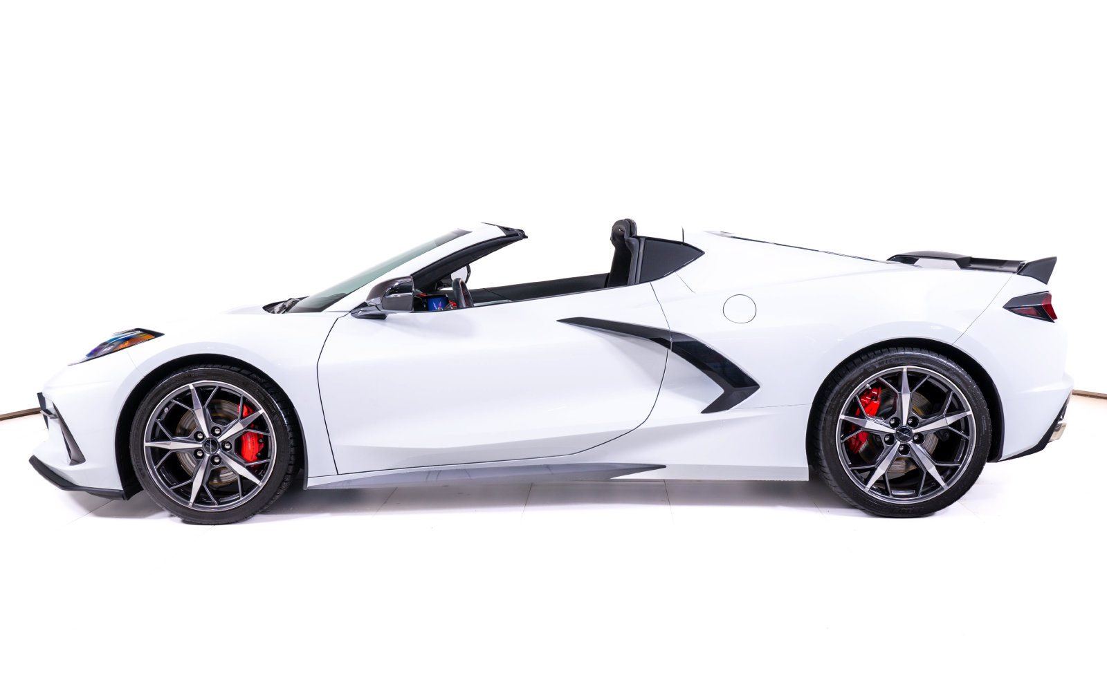 Used 2022 Chevrolet Corvette Stingray Premium Cpe w/ Z51 Performance Package RWD image 2