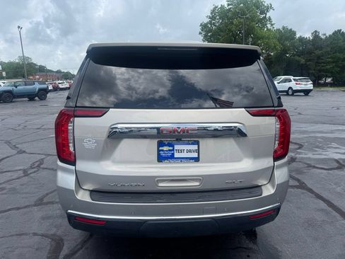 Used 2022 GMC Yukon SLT w/ SLT Luxury Package AWD/4WD image 8
