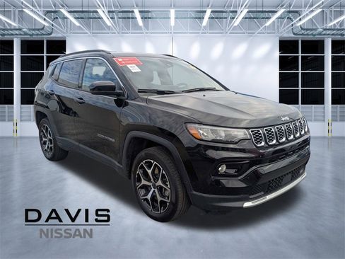 Used 2025 Jeep Compass Limited image 1
