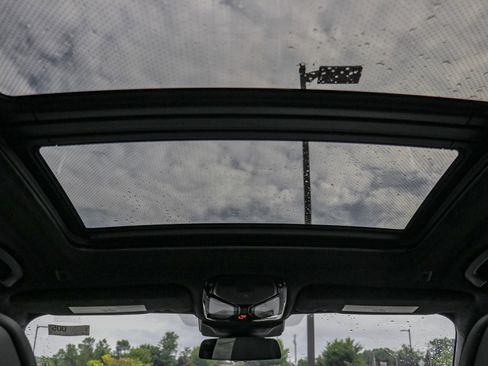 Used 2025 BMW X7 M60i image 12