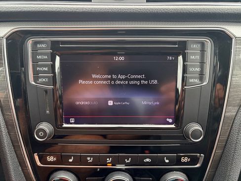 Used 2017 Volkswagen Passat 1.8T SE FWD image 14