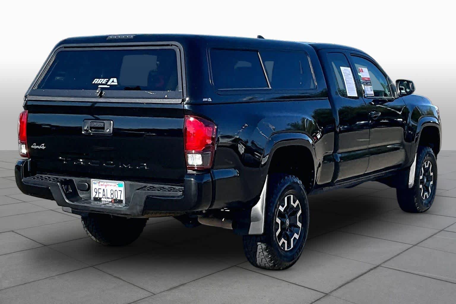 Used 2018 Toyota Tacoma SR AWD/4WD image 12