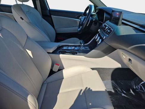 Used 2023 Genesis G70 2.0T image 12