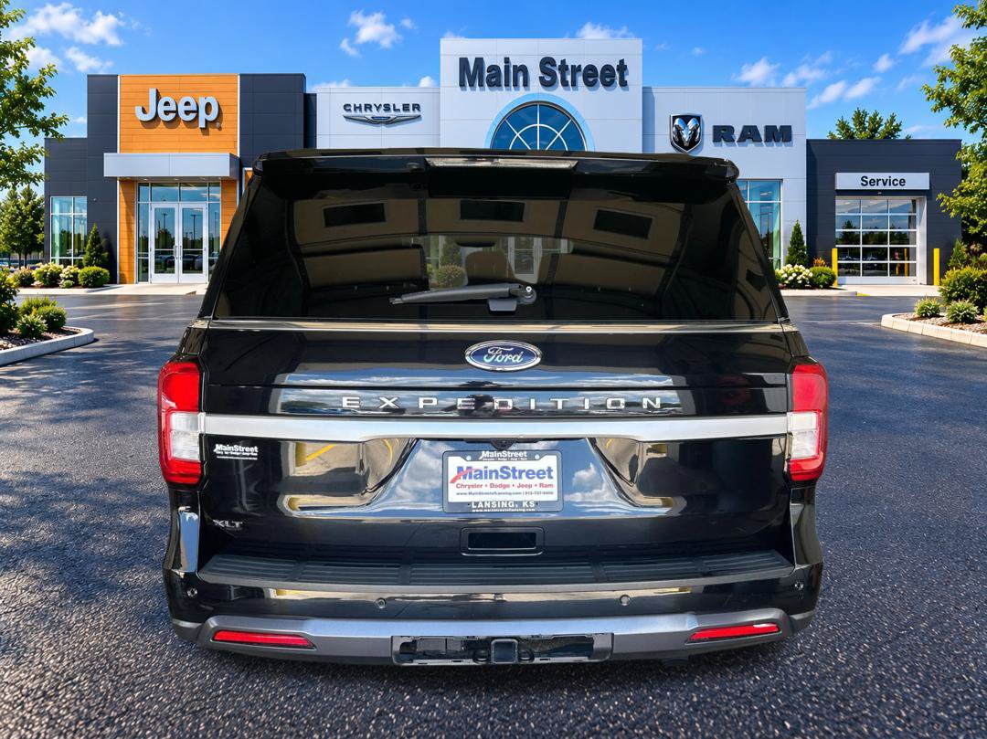 Used 2024 Ford Expedition XLT AWD/4WD image 4