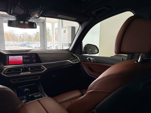Used 2022 BMW X5 xDrive40i w/ M Sport Package image 31