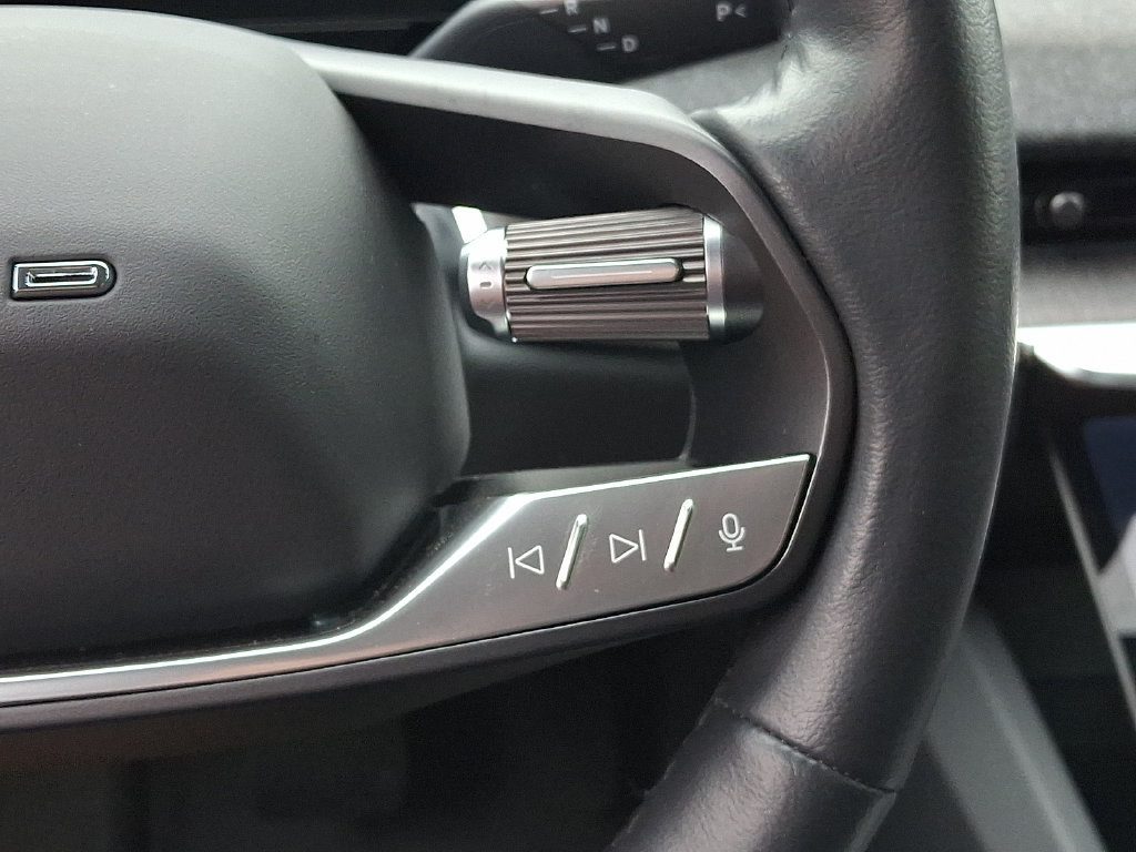 Used 2025 Lucid Air Touring AWD/4WD image 21
