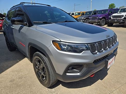 Used 2023 Jeep Compass Trailhawk AWD/4WD image 15