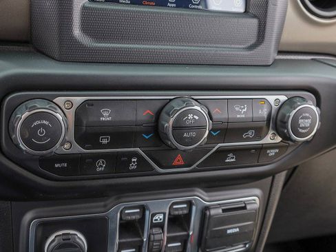 Used 2021 Jeep Gladiator Willys image 20