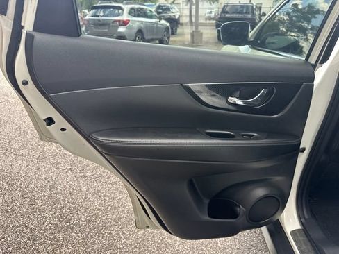 Used 2018 Nissan Rogue SL FWD image 22