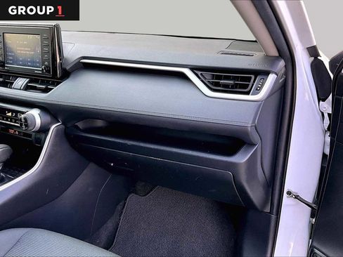 Used 2020 Toyota RAV4 LE AWD/4WD image 19