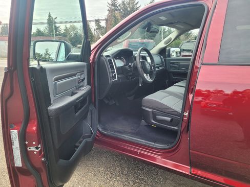 Used 2024 RAM 1500 Classic SLT image 9