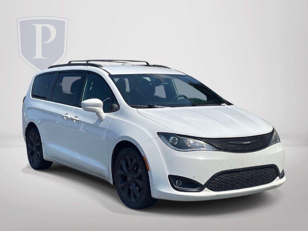 Used 2020 Chrysler Pacifica Touring-L Plus w/ S Appearance Package FWD image 1