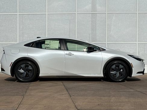 New 2026 Toyota Prius Plug-In Hybrid image 3