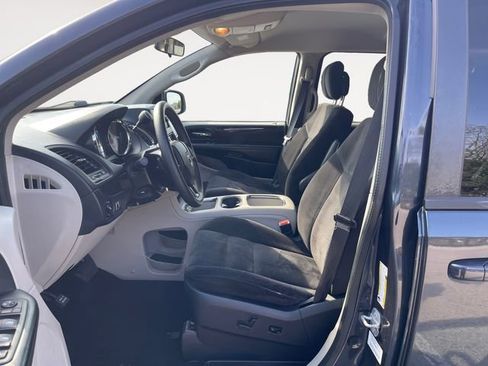 Used 2014 Dodge Grand Caravan SXT FWD image 9