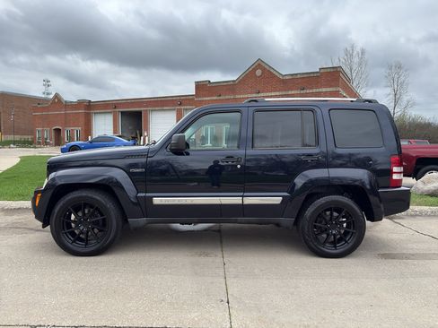 Used 2011 Jeep Liberty Limited Jet image 9