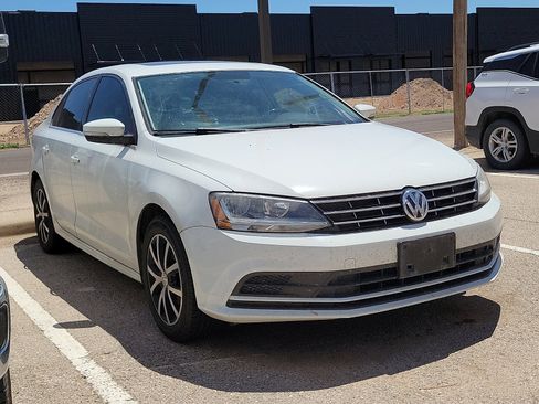 Used 2018 Volkswagen Jetta SE FWD image 4