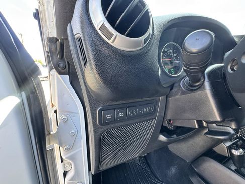 Used 2011 Jeep Wrangler Unlimited Rubicon w/ Connectivity Group AWD/4WD image 25