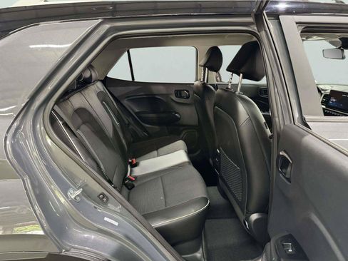 Used 2024 Hyundai Venue Limited FWD image 34