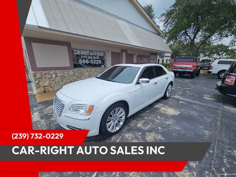 Used 2011 Chrysler 300 Limited RWD image 1
