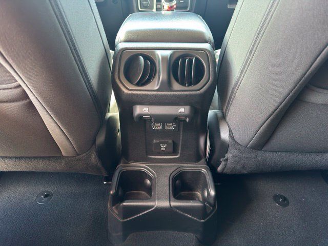Used 2018 Jeep Wrangler Unlimited Sahara w/ Cold Weather Group AWD/4WD image 9