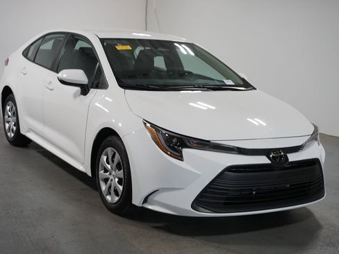 Certified 2025 Toyota Corolla LE FWD image 3