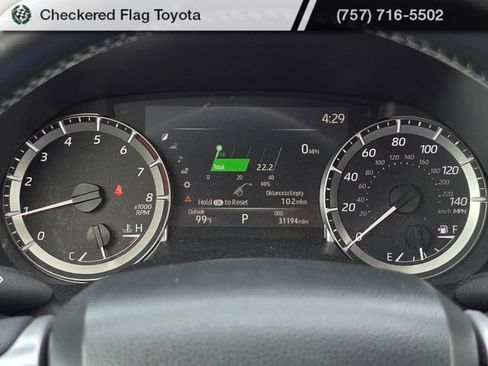 Used 2023 Toyota Highlander XLE AWD/4WD image 12
