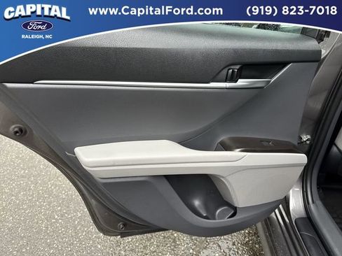Used 2023 Toyota Camry SE image 17