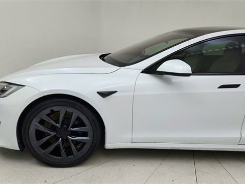 Used 2021 Tesla Model S Plaid image 9