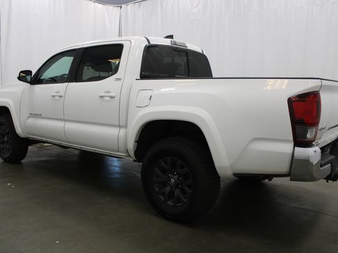 Used 2020 Toyota Tacoma SR5 AWD/4WD image 8