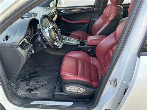 Used 2017 Porsche Macan Turbo image 12