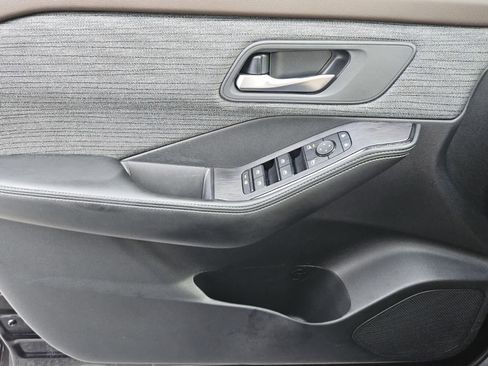 Used 2023 Nissan Rogue SV AWD/4WD image 16