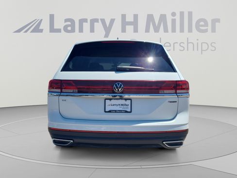 Used 2024 Volkswagen Atlas SE AWD/4WD image 4