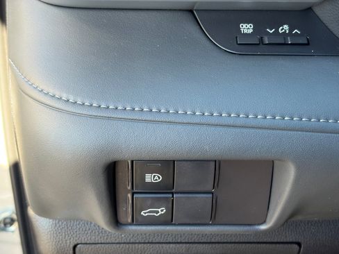 Used 2022 Toyota Highlander LE image 17