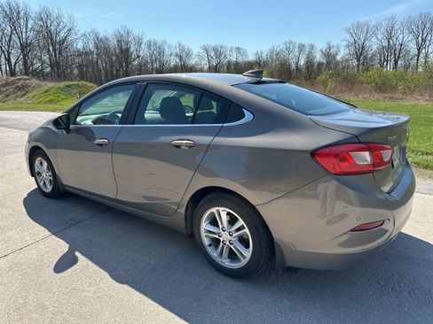 Used 2018 Chevrolet Cruze LT w/ Convenience Package image 7