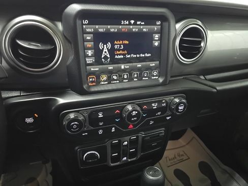 Used 2020 Jeep Wrangler Unlimited Sahara w/ Uconnect 4C Nav & Sound Group AWD/4WD image 25