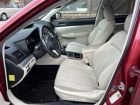 Used 2011 Subaru Outback 2.5i Premium AWD/4WD image 9